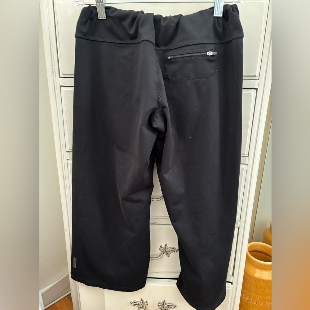 Zelle black wide leg, cropped, athletic pants, size medium - Picture 3 of 6